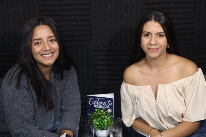 Fotografía de Marijo y Alejandra sonriendo